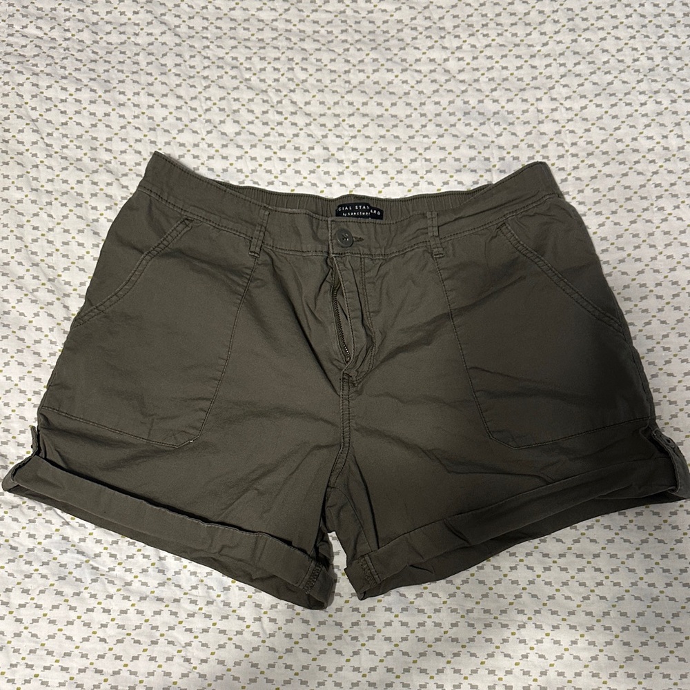 Social Standard by Sanctuary Dark Green Women's Cargo Shorts